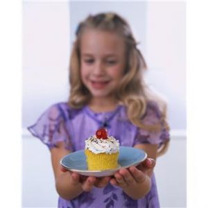 little-girl-with-a cupcake